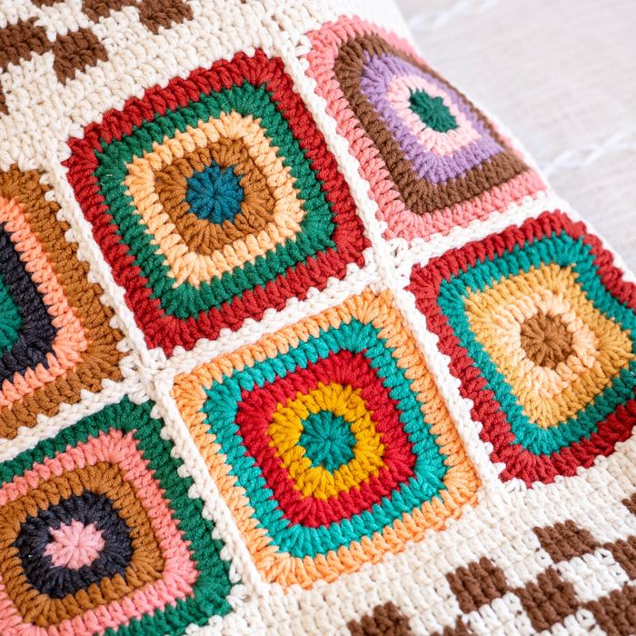 Colorful Granny Square Crochet Tote with Checkered Borders
