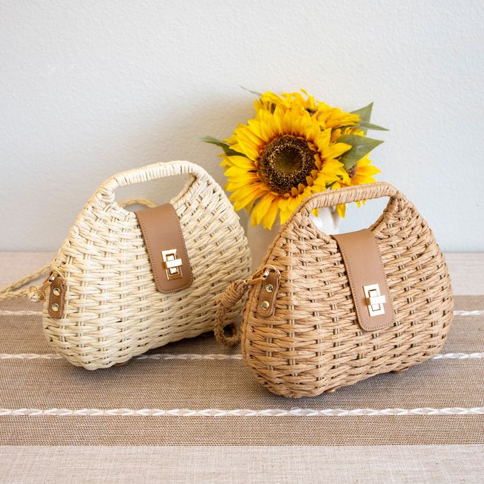 Compact Shell-Shaped Straw Crossbody with Front Tab