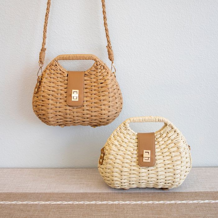 Compact Shell-Shaped Straw Crossbody with Front Tab