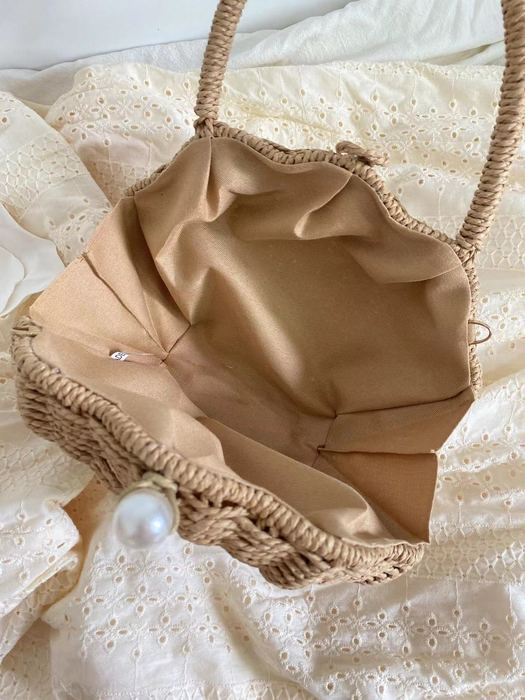 Shell-Shaped Straw Handbag with Rounded Top Handle