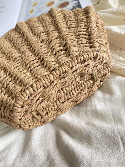 Shell-Shaped Straw Handbag with Rounded Top Handle