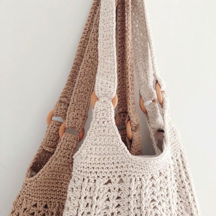 Rounded Cotton Knit Shoulder Bag with Vertical Twist Texture