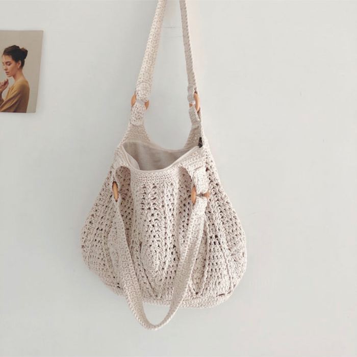 Rounded Cotton Knit Shoulder Bag with Vertical Twist Texture